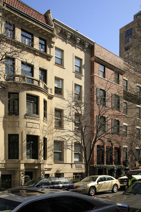 7 E 81st St in New York, NY - Building Photo