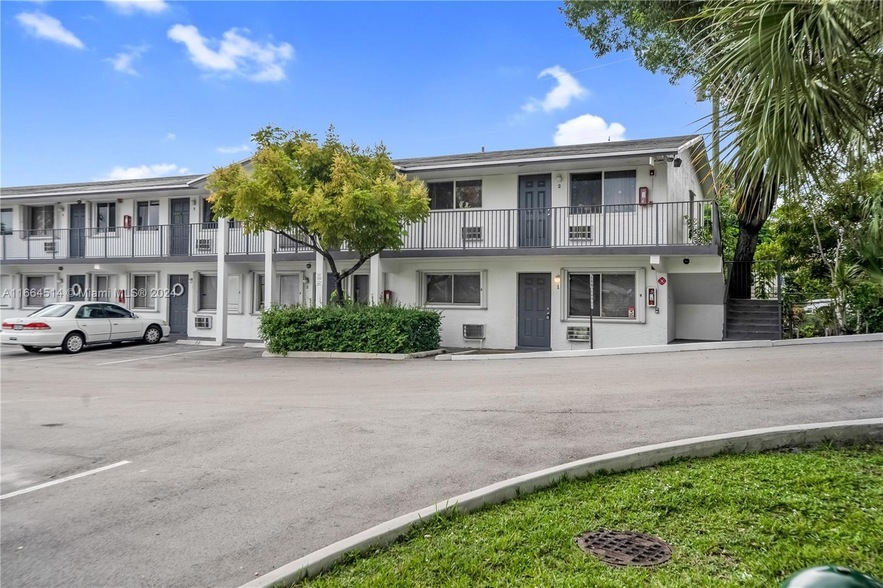 1810 E Oakland Park Blvd, Unit 1 in Oakland Park, FL - Building Photo