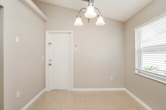 303 Riunite Cir in Winter Springs, FL - Building Photo - Building Photo