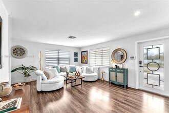 10295 SW 34th St in Miami, FL - Building Photo - Building Photo