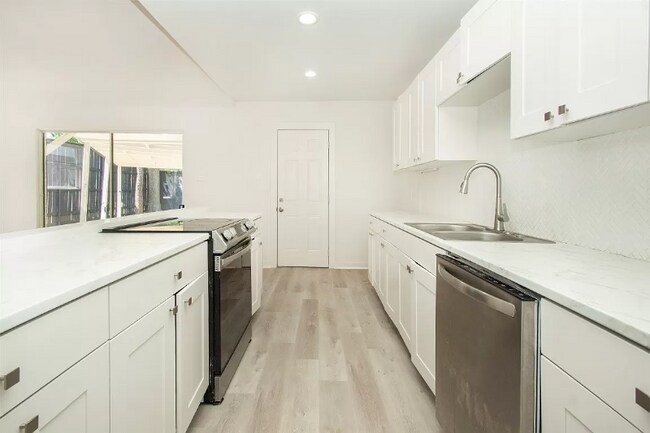 3057 Dothan Ln in Dallas, TX - Foto de edificio - Building Photo