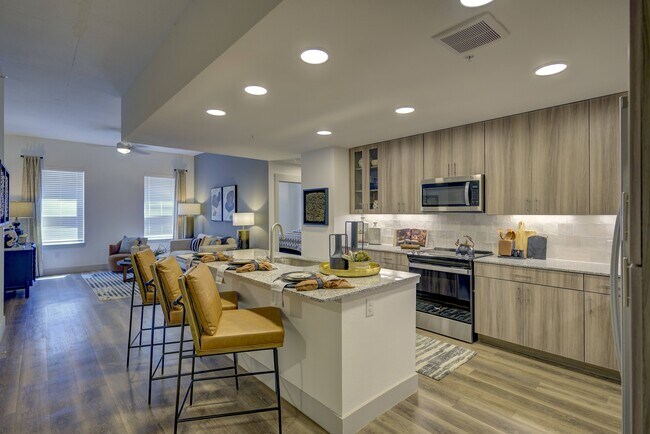 Alexan Rivercrest in Austin, TX - Foto de edificio - Building Photo