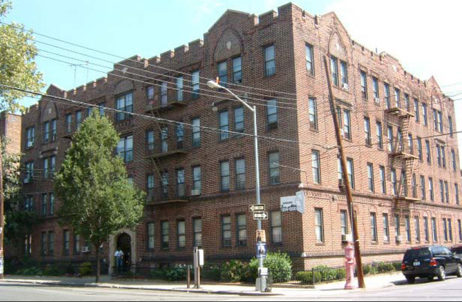 Kingston Court in Brooklyn, NY - Building Photo - Building Photo