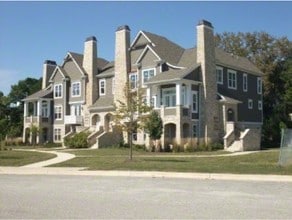 The Hamptons of Hinsdale in Hinsdale, IL - Building Photo - Building Photo