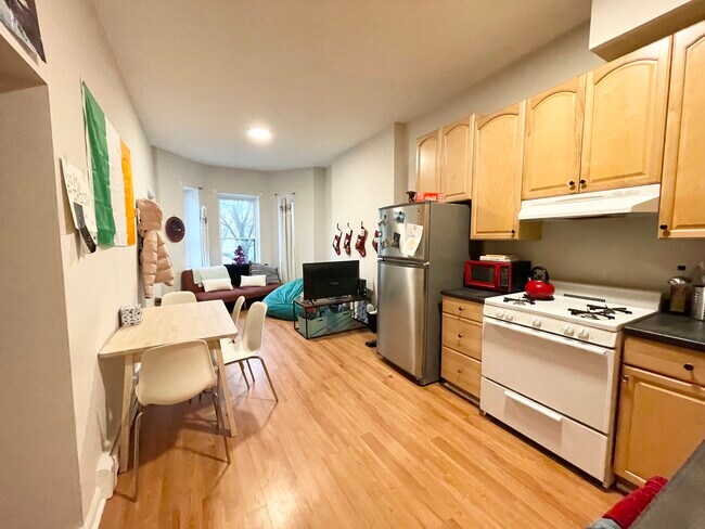 96 Hammond St in Boston, MA - Foto de edificio - Building Photo