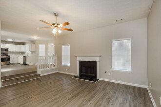 290 Spring Lake Terrace in Covington, GA - Building Photo - Building Photo