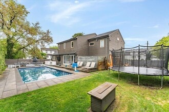 536 Oxford Rd in Cedarhurst, NY - Building Photo - Building Photo