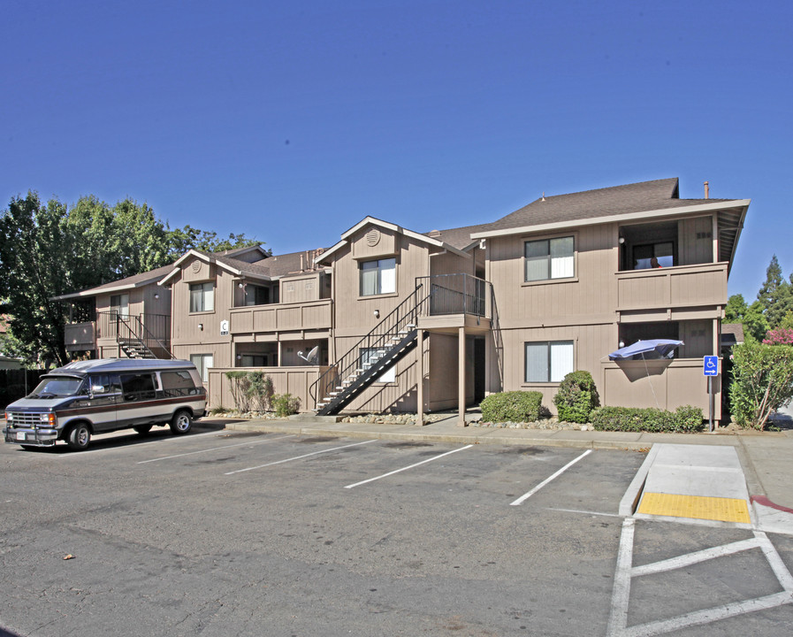 Canyon Oaks Apartments in Orangevale, CA - Building Photo