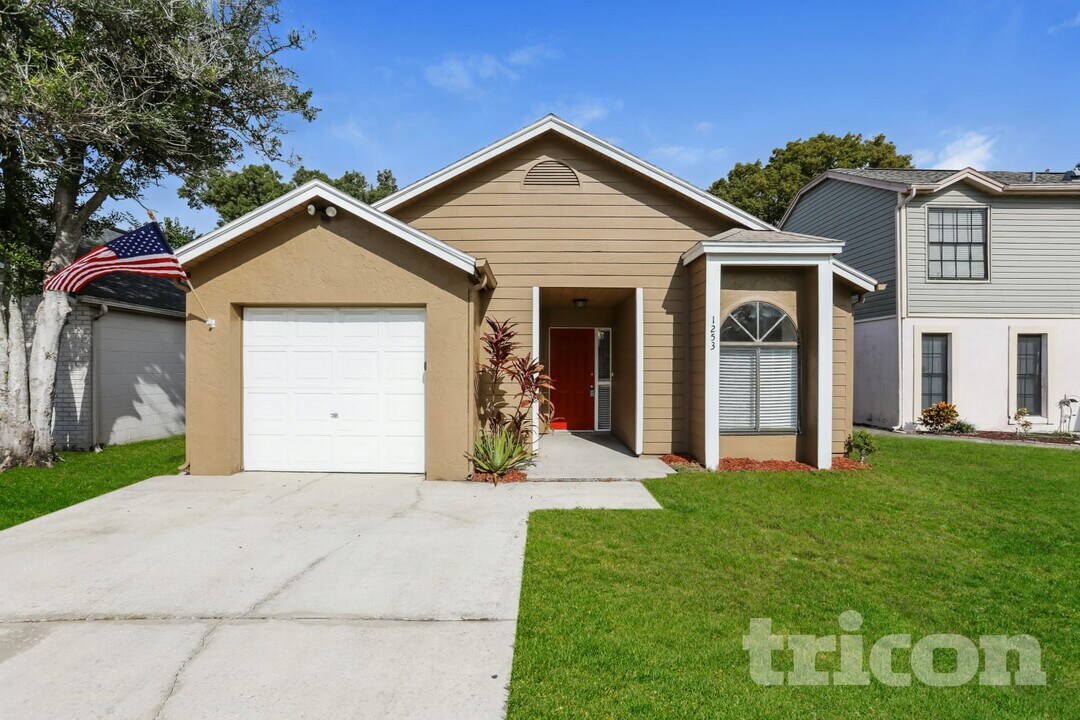 1253 Ashworth Dr in Apopka, FL - Building Photo