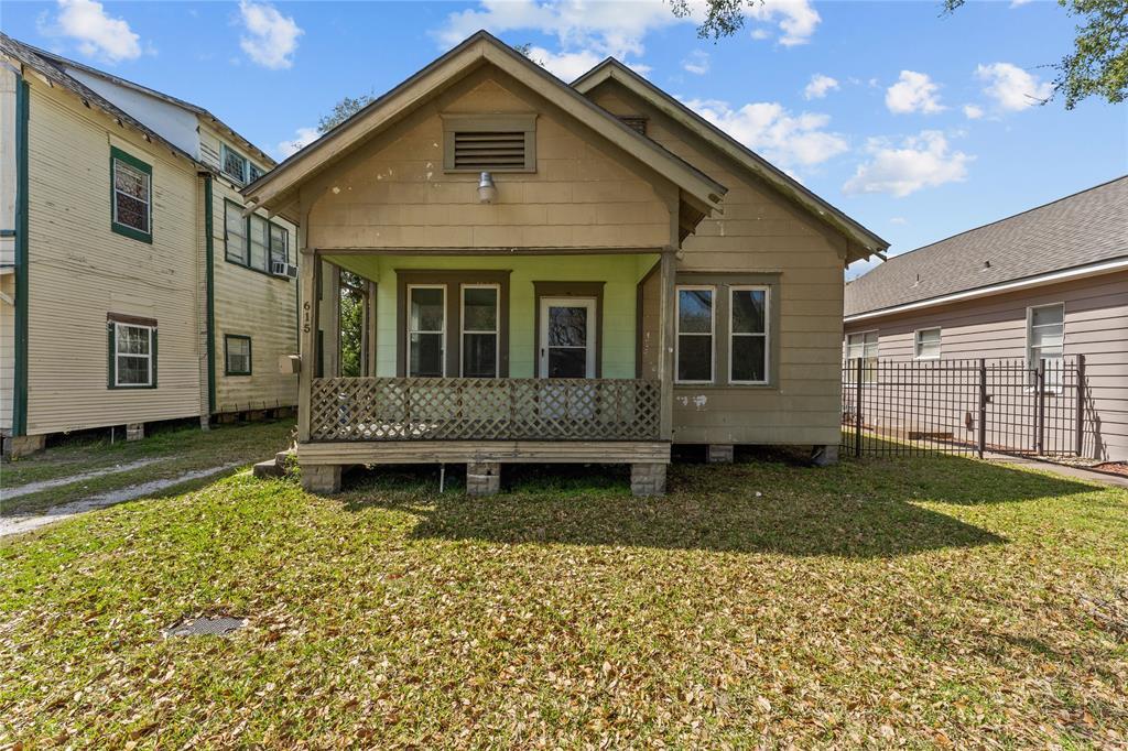 615 2nd St N in Texas City, TX - Building Photo