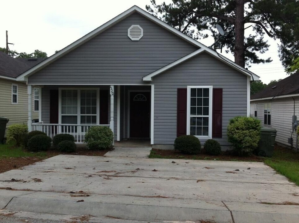1320 Edgewood Dr in Valdosta, GA - Building Photo