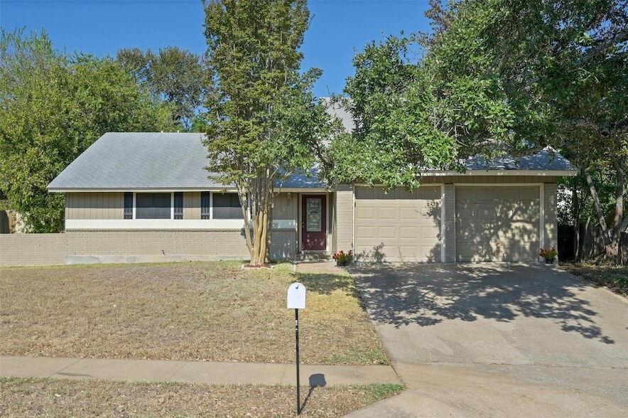 11608 Big Trail in Austin, TX - Building Photo