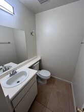 9127 Newhall Dr in Sacramento, CA - Building Photo - Building Photo