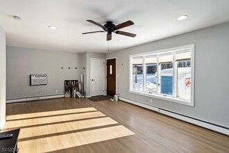 9 McKinley Pl in West Milford, NJ - Foto de edificio - Building Photo