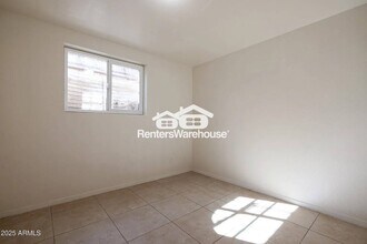 325 S Pioneer in Mesa, AZ - Foto de edificio - Building Photo