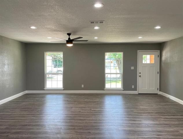 225 E Coral Way in Grand Prairie, TX - Building Photo - Building Photo