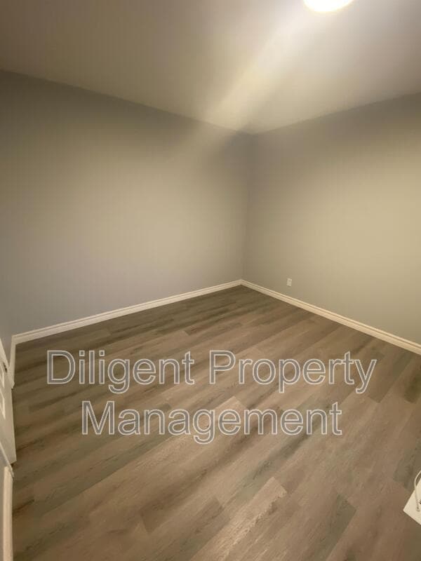 property at 260 Lansdowne St W