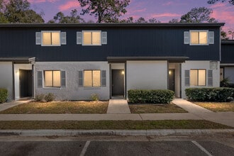 Village Square Apartments in Ocala, FL - Building Photo - Building Photo