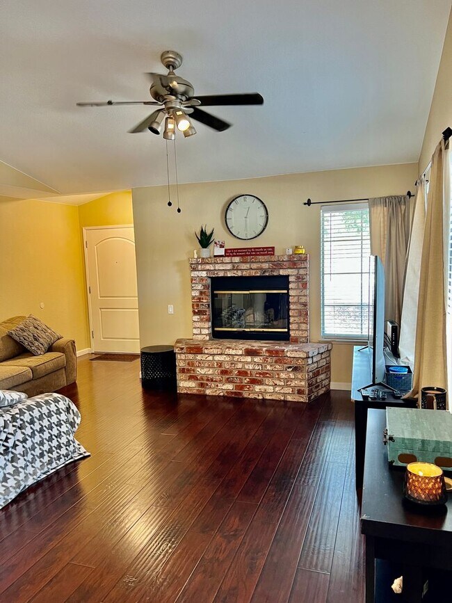 1 Marty Cir in Roseville, CA - Building Photo - Building Photo