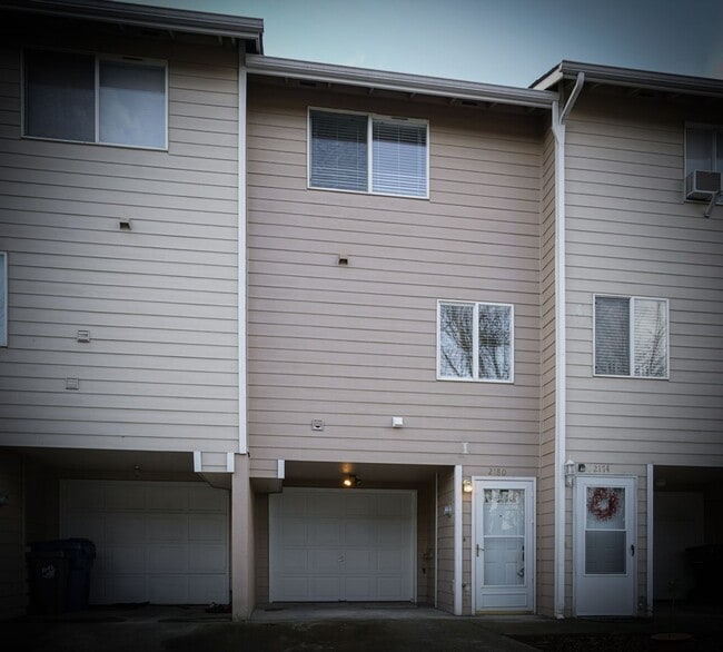 2254 Maplewood Dr S in Salem, OR - Building Photo - Building Photo