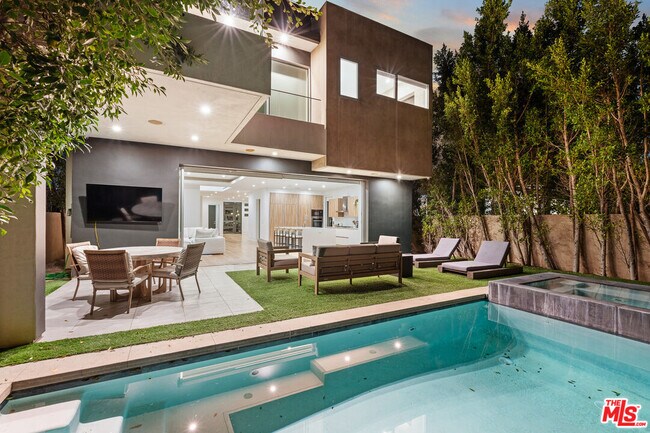 637 N Gardner St in Los Angeles, CA - Foto de edificio - Building Photo