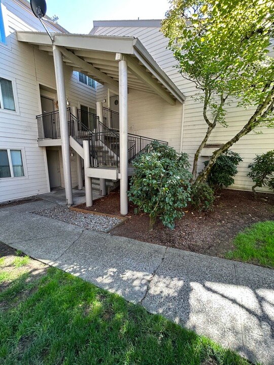 11642 SW Boones Bend Dr in Beaverton, OR - Building Photo