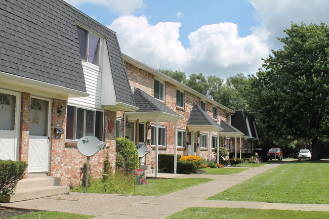 Lancer Court in Depew, NY - Building Photo - Building Photo