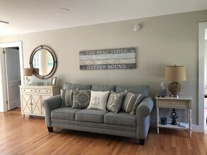 65 MacArthur Blvd in South Kingstown, RI - Building Photo - Building Photo