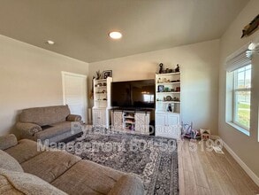 6733 N Mount Jefferson in Eagle Mountain, UT - Building Photo - Building Photo