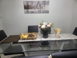 24203 36th Ave S in Kent, WA - Foto de edificio - Building Photo