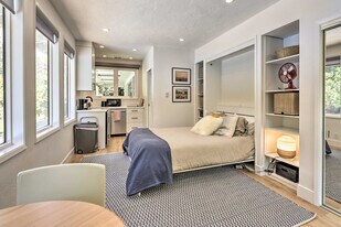 155 E Creek Dr in Menlo Park, CA - Building Photo