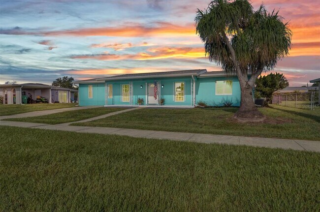 1611 Sheehan Blvd in Port Charlotte, FL - Building Photo - Building Photo