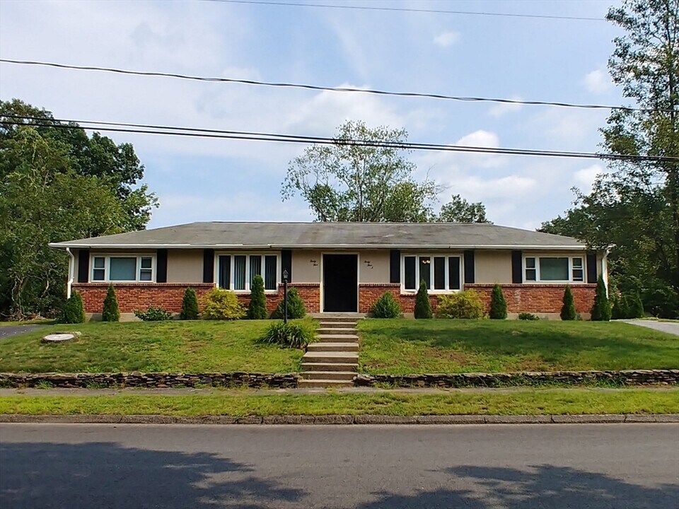 45 Kinglet Dr in Shrewsbury, MA - Building Photo