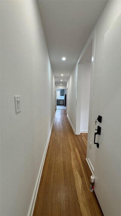 2332 Barnes Ave in Bronx, NY - Building Photo