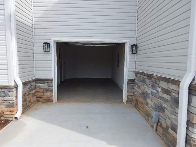 233 Marshland Ln in Greer, SC - Building Photo - Building Photo