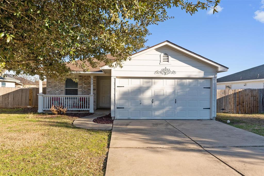 512 Mitchell Dr in Hutto, TX - Building Photo