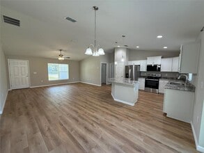 10426 SW 133 Ave in Dunnellon, FL - Foto de edificio - Building Photo