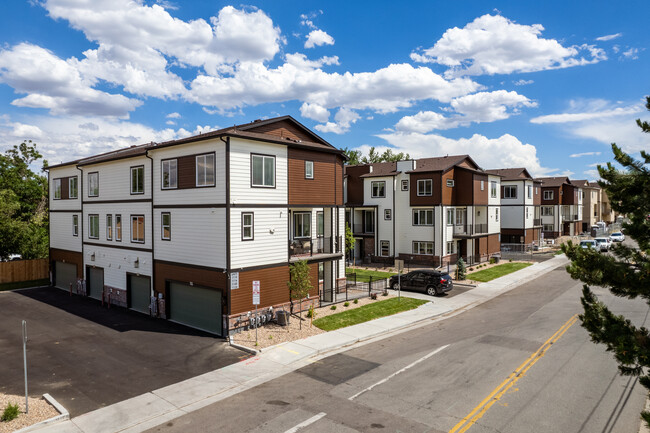 Honey Creek Townhomes in Denver, CO - Building Photo - Building Photo