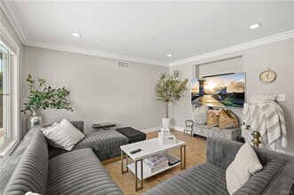 11612 Swinton Ave in Los Angeles, CA - Building Photo - Building Photo