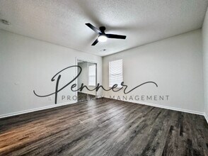 201-A NE DOGWOOD St in Oak Grove, MO - Building Photo - Building Photo