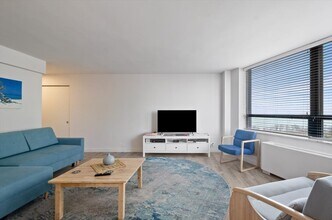 5701 N Sheridan Rd in Chicago, IL - Foto de edificio - Building Photo