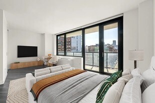 250 E Houston St, Unit 5F in New York, NY - Building Photo