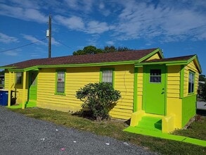 713 N 19th St in Fort Pierce, FL - Building Photo - Building Photo