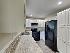 615 Sherman Dr in Mansfield, TX - Building Photo - Building Photo