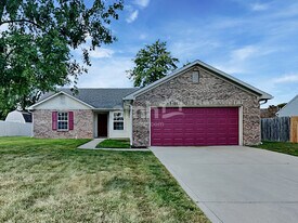 113 E Carolina St in Fortville, IN - Building Photo