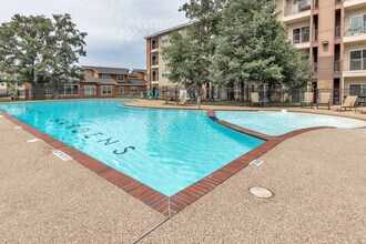 Regency Gardens in Bryan, TX - Foto de edificio - Building Photo