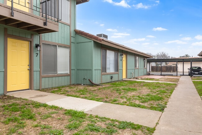 3112 Denver Ave, Unit 3108-3 in Merced, CA - Building Photo - Building Photo
