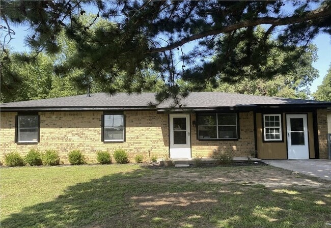 property at 504 S Cedar Pl