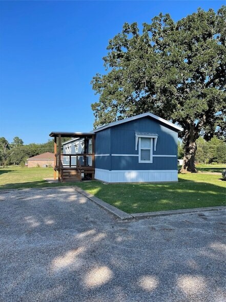 2840 TX-19 in Huntsville, TX - Building Photo