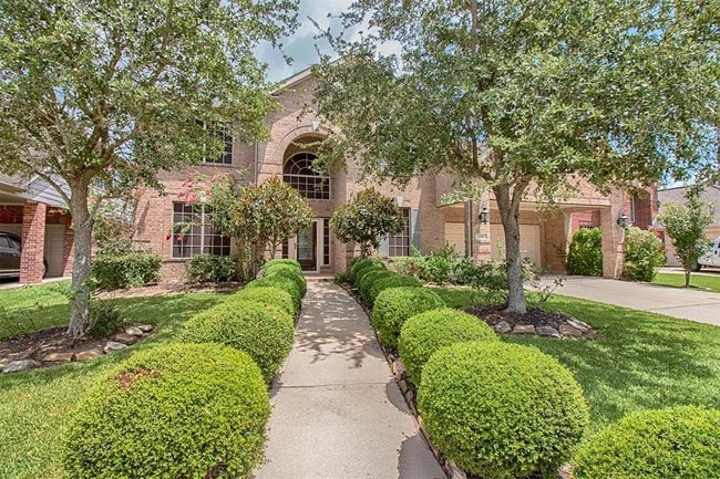 property at 2218 Longspur Ln